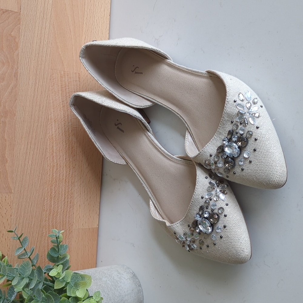 Simply Vera Svanita Natural pointed jeweled canvas flats